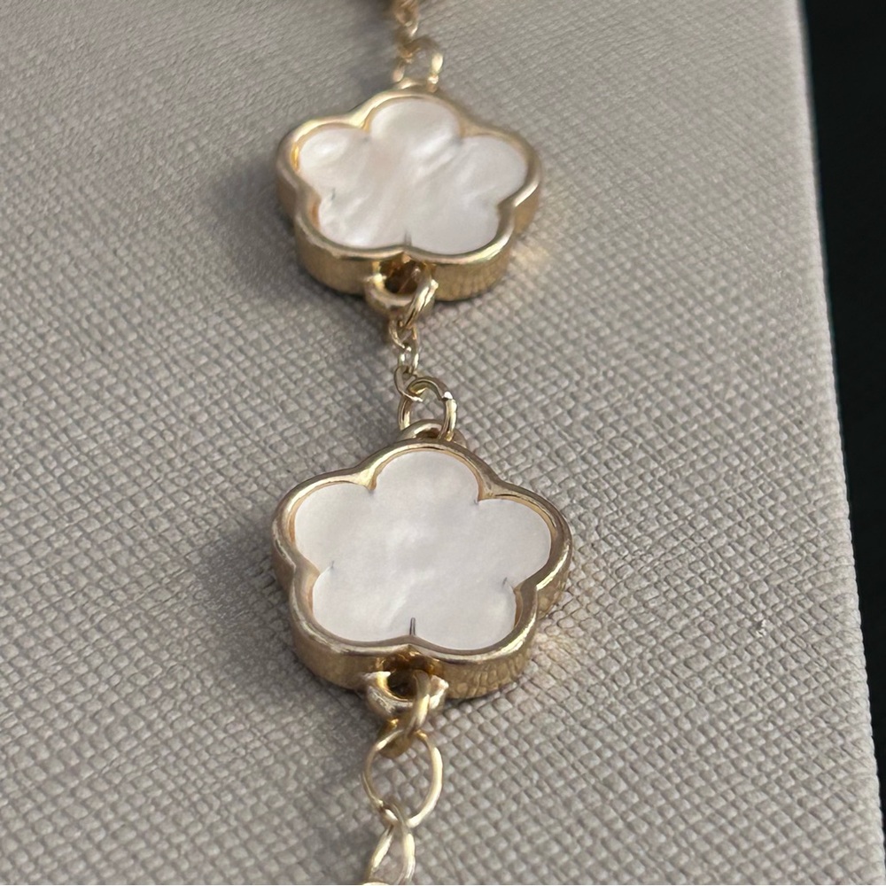 Clover Bracelet Mother of Pearl 5 Flower Size 7.5 - Picture 6 of 10